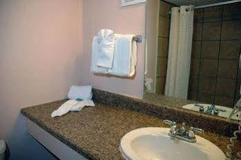 Bradford Inn & Suites Midland Exterior photo